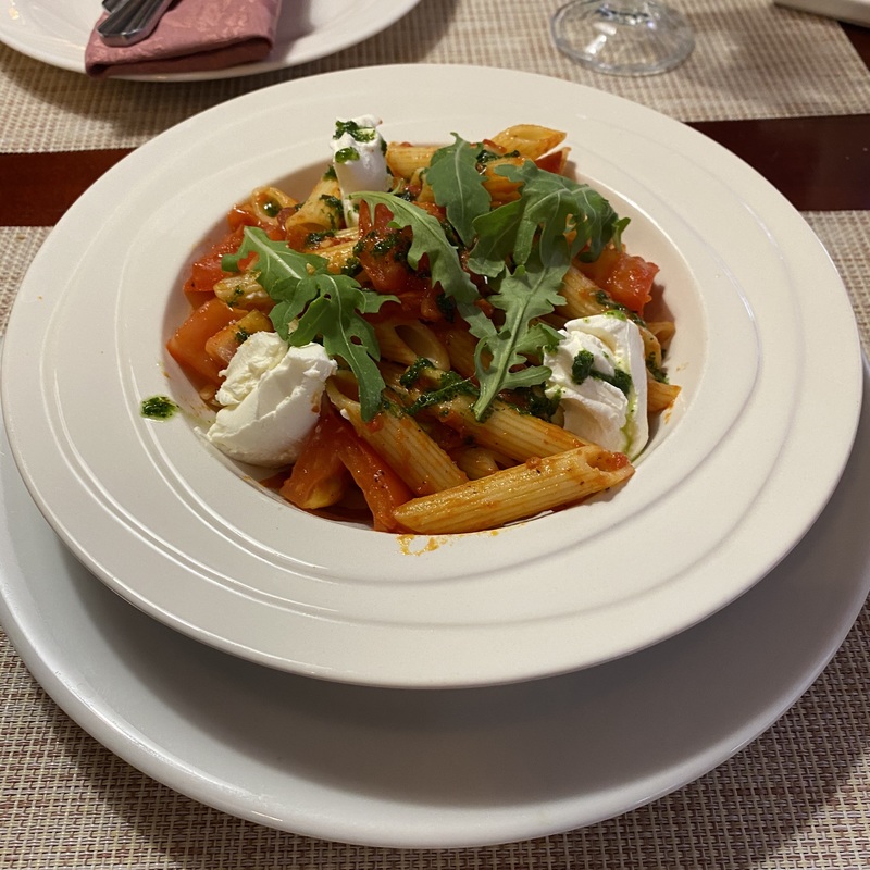 Паста с томатами, сливочным сыром и чимичурри