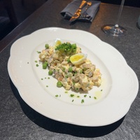 Оливье с языком и куриным бедром