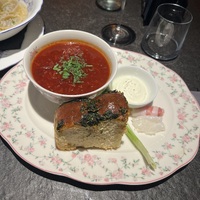 Борщ с говядиной, салом и пампушками