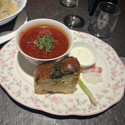 Борщ с говядиной, салом и пампушками