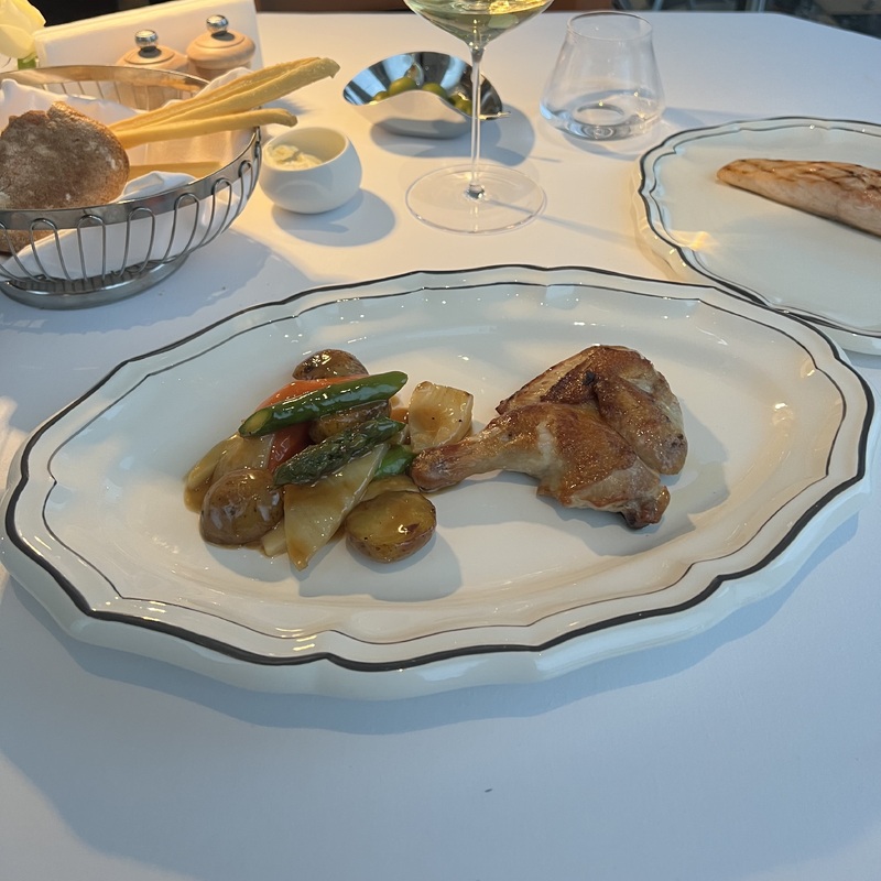 Цыпленок на гриле с итальянскими травами и овощами