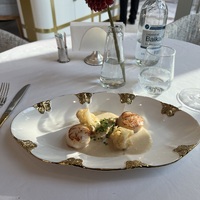 Морской гребешок с цветной капустой и соусом раклет