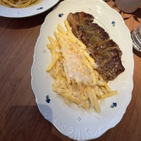Стриплойн Café de Paris - в меню 2390 руб.