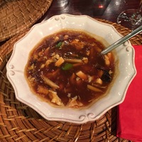 Кисло-острый суп с креветками и курицей
