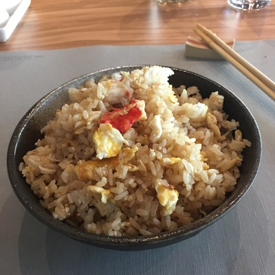Рис, жаренный с крабом и яйцом